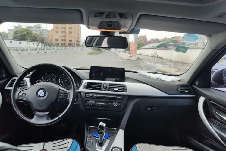 Used BMW 3 Series 2013 320i Sport Edition Center Console