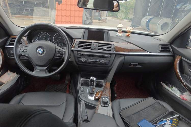 Used BMW 3 Series 2013 320Li Fashion Model Center Console