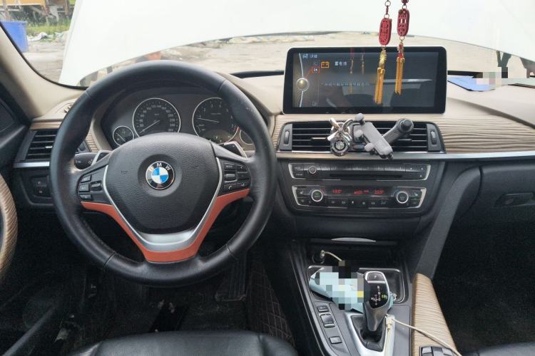 Used BMW 3 Series 2013 320Li Fashion Design Package Center Console