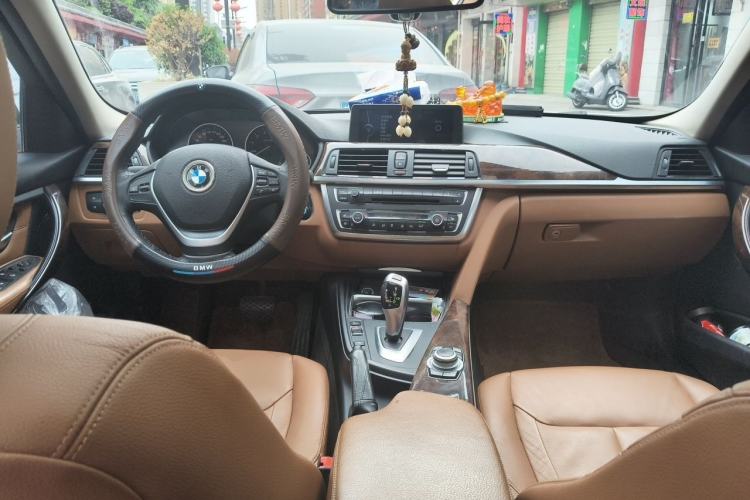 Used BMW 3 Series 2013 320Li Luxury Design Package Center Console