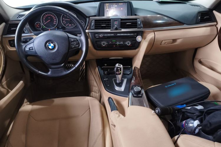 Used BMW 3 Series 2013 320Li Fashion Model Center Console