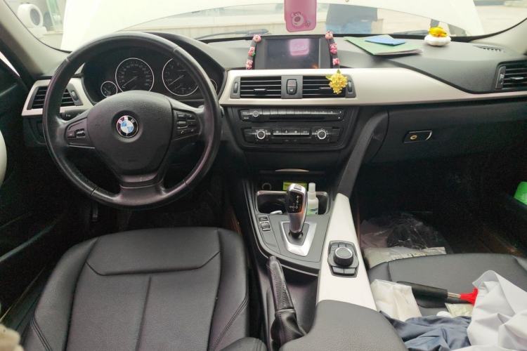 Used BMW 3 Series 2013 320i Active Edition Center Console