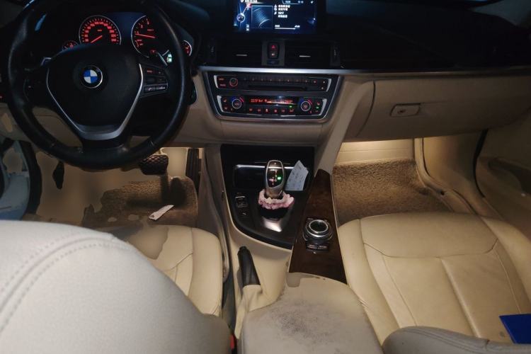 Used BMW 3 Series 2013 Facelifted 320Li Luxury Design Package Center Console