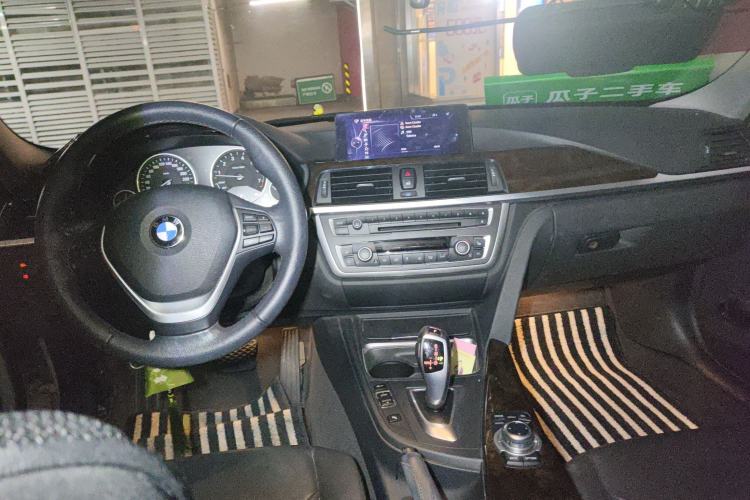 Used BMW 3 Series 2013 Facelifted 320Li Luxury Design Package Center Console