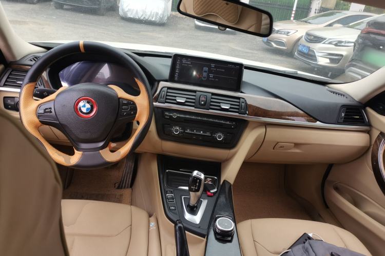 Used BMW 3 Series 2013 320Li Fashion Model Center Console