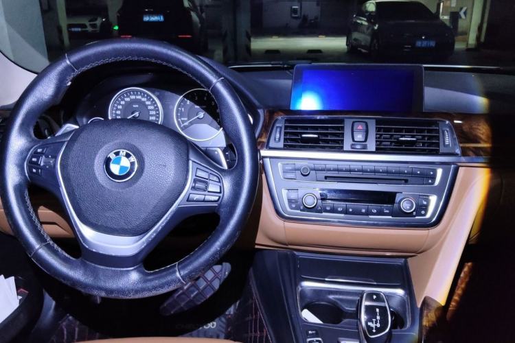 Used BMW 3 Series 2013 328Li Luxury Design Package Center Console
