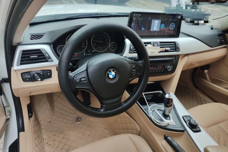 Used BMW 3 Series 2013 320i Sport Edition Center Console