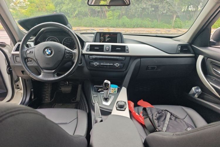 Used BMW 3 Series 2013 316i Active Edition Center Console