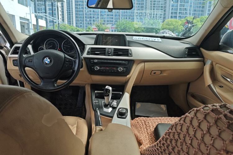 Used BMW 3 Series 2013 320i Sport Edition Center Console
