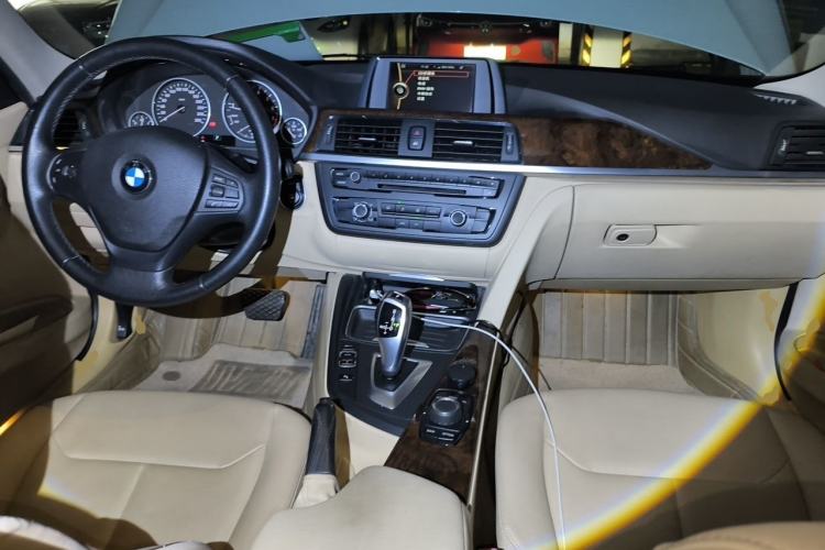 Used BMW 3 Series 2013 320Li Fashion Model Center Console