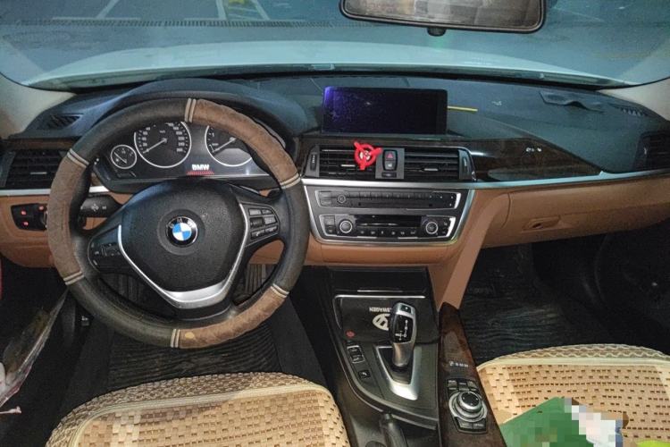 Used BMW 3 Series 2013 320Li Luxury Design Package Center Console