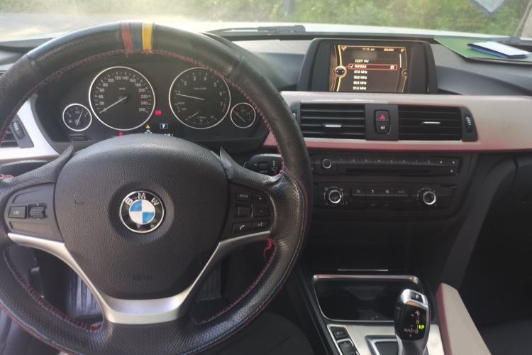 Used BMW 3 Series 2013 316i Active Edition Center Console