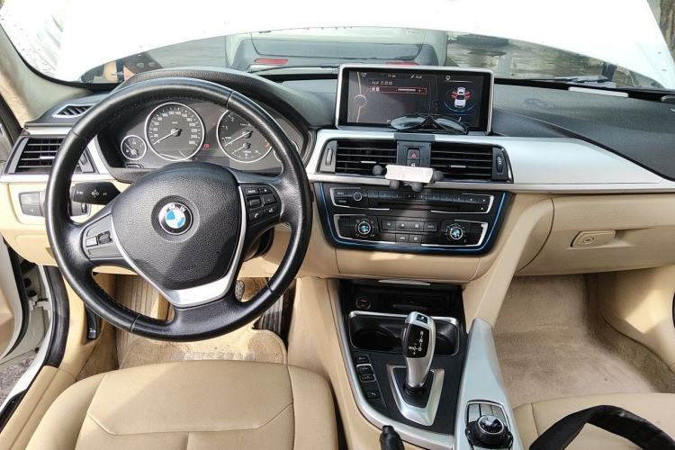 Used BMW 3 Series 2013 320Li Fashion Model Center Console