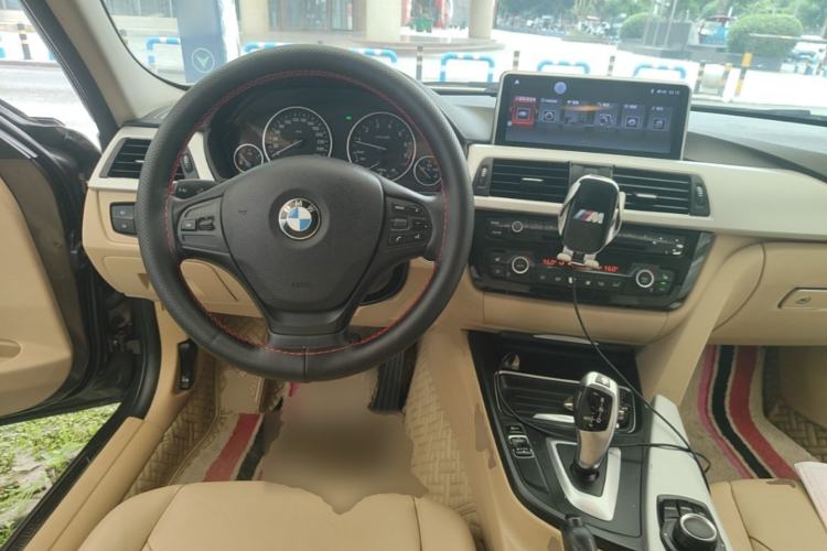 Used BMW 3 Series 2013 320i Sport Edition Center Console