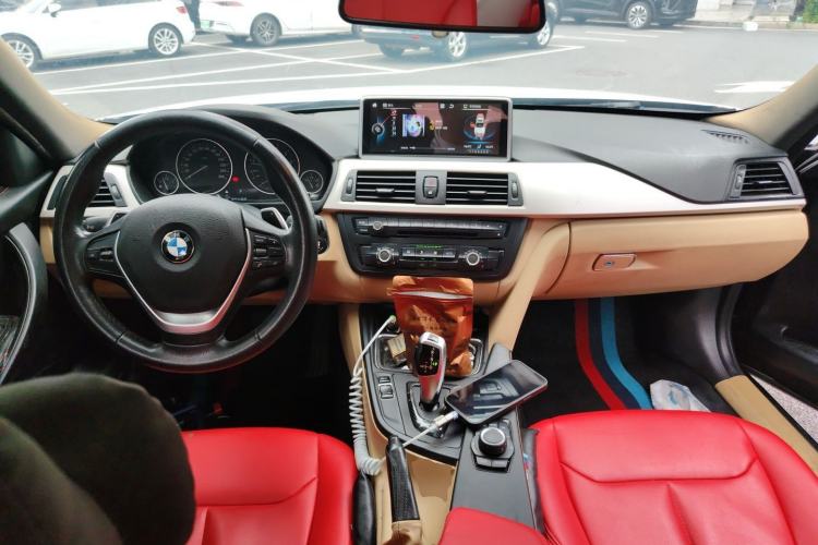 Used BMW 3 Series 2013 320i Active Edition Center Console