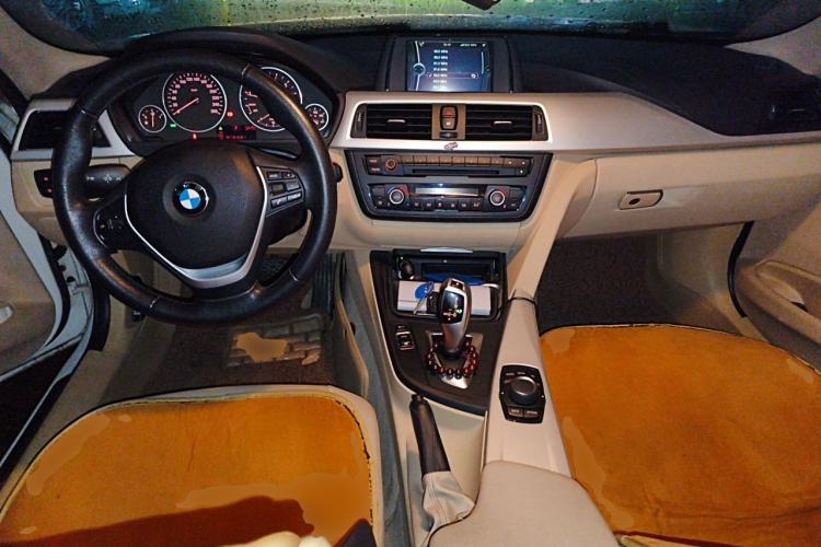 Used BMW 3 Series 2013 320i Sport Touring Edition Center Console