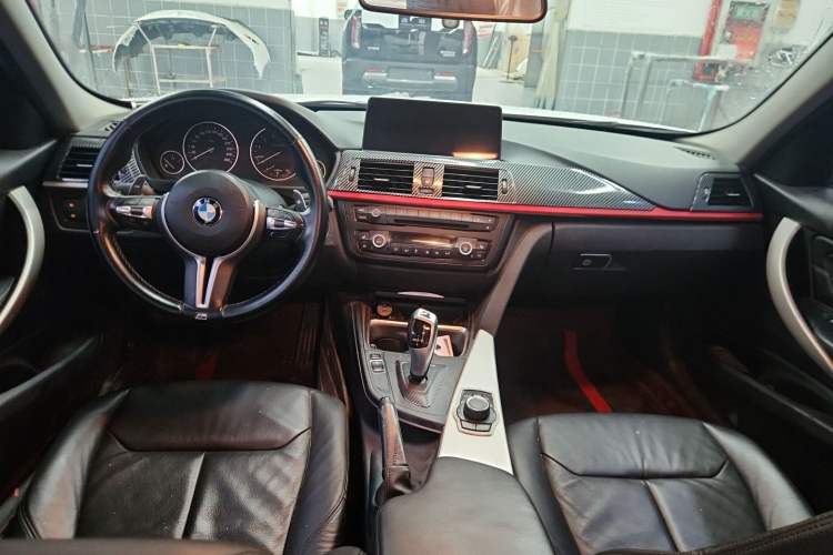 Used BMW 3 Series 2013 320i Sport Edition Center Console
