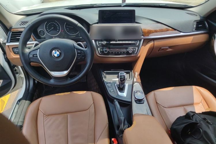 Used BMW 3 Series 2013 320i Sport Design Package Center Console