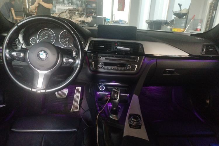 Used BMW 3 Series 2013 320i Sport Edition Center Console