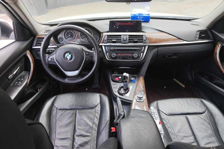 Used BMW 3 Series 2013 320Li Luxury Design Package Center Console