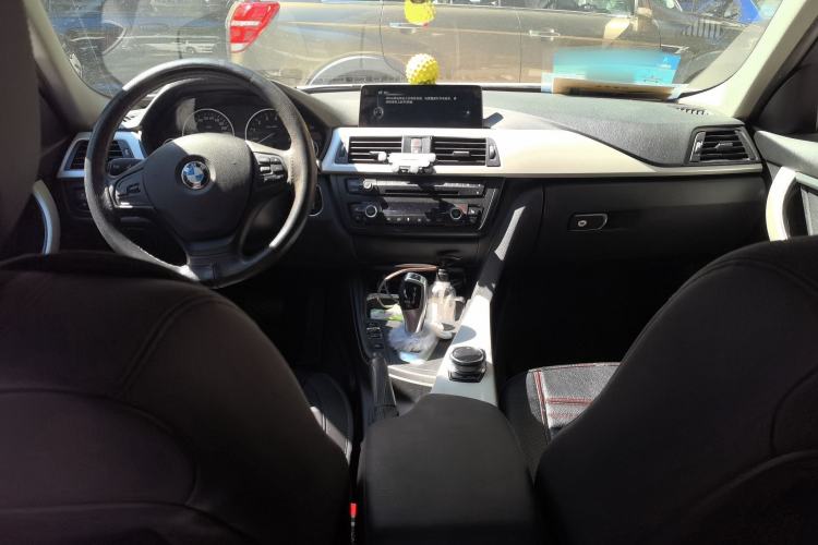 Used BMW 3 Series 2013 Facelifted 320Li Luxury Design Package Center Console