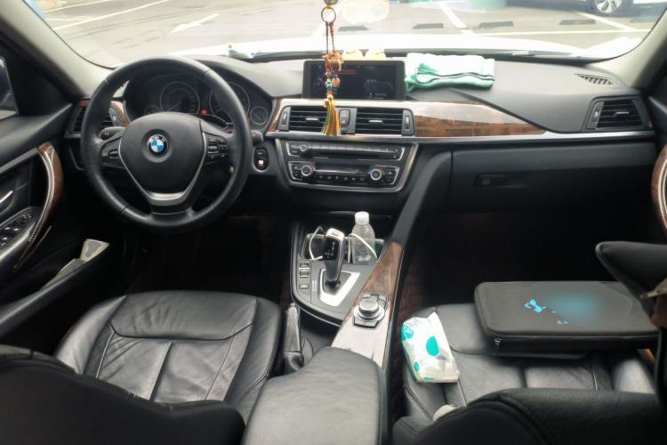Used BMW 3 Series 2013 Facelifted 320Li Luxury Design Package Center Console