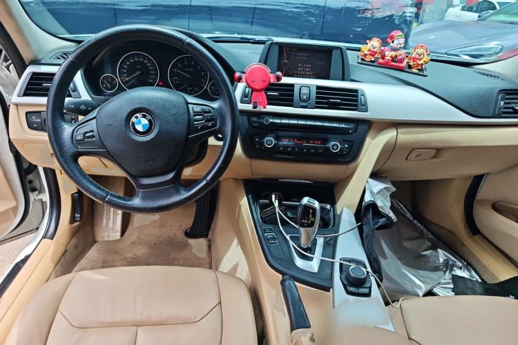 Used BMW 3 Series 2013 320i Sport Edition Center Console