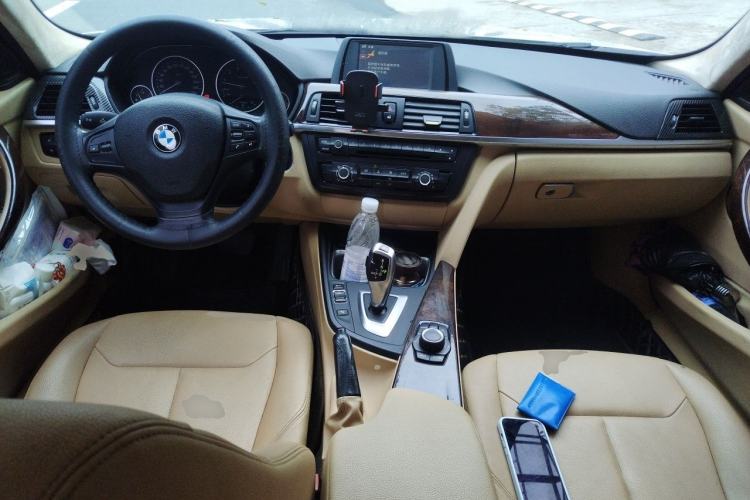 Used BMW 3 Series 2013 320Li Fashion Model Center Console