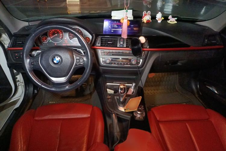 Used BMW 3 Series 2013 320i Sport Design Package Center Console