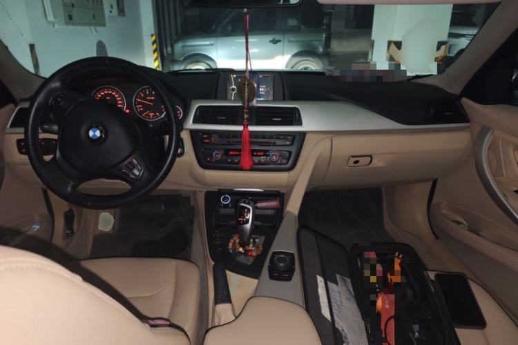 Used BMW 3 Series 2013 320Li Fashion Model Center Console