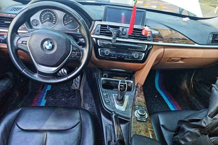 Used BMW 3 Series 2013 320Li Luxury Design Package Center Console
