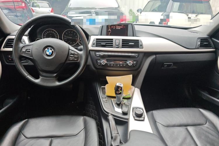 Used BMW 3 Series 2013 320i Sport Edition Center Console