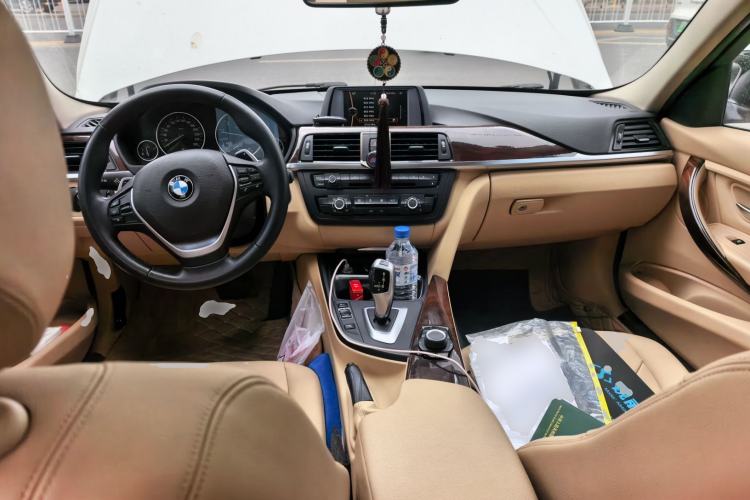 Used BMW 3 Series 2013 320Li Fashion Design Package Center Console