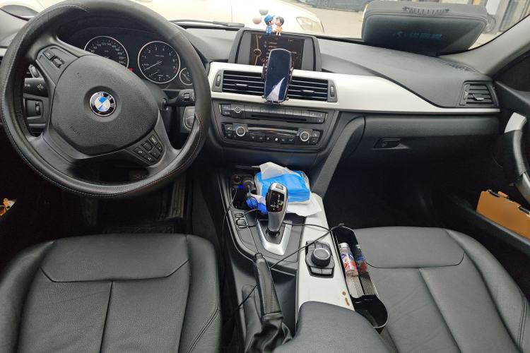 Used BMW 3 Series 2013 320i Sport Edition Center Console