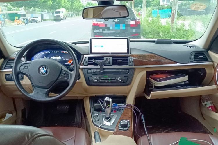 Used BMW 3 Series 2013 320Li Fashion Model Center Console