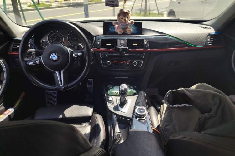 Used BMW 3 Series 2013 Restyled 320i Sport Design Package Center Console