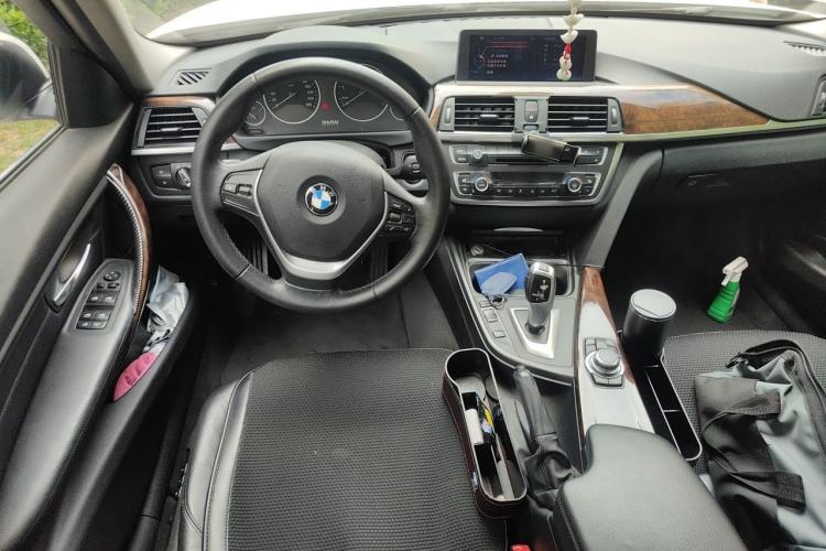 Used BMW 3 Series 2013 320Li Luxury Design Package Center Console