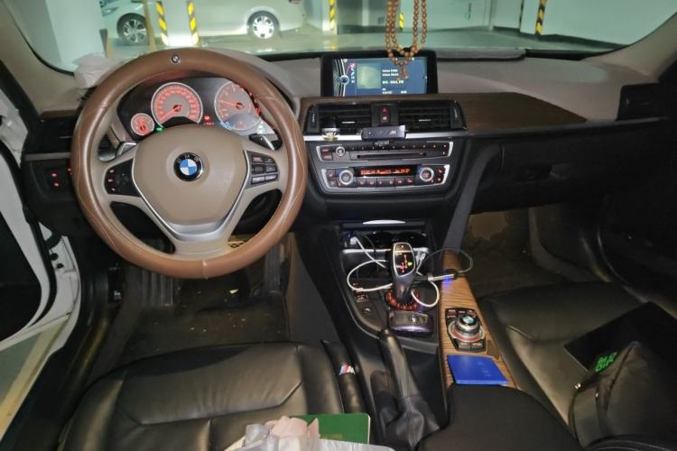 Used BMW 3 Series 2013 320Li Fashion Design Package Center Console