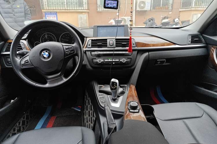 Used BMW 3 Series 2013 320Li Fashion Design Package Center Console