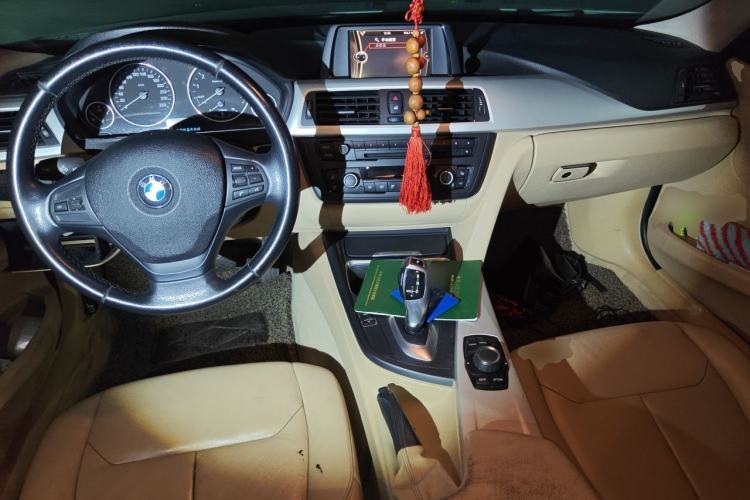 Used BMW 3 Series 2013 320i Sport Edition Center Console