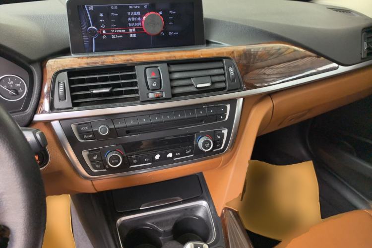 Used BMW 3 Series 2013 320Li Luxury Design Package Center Console
