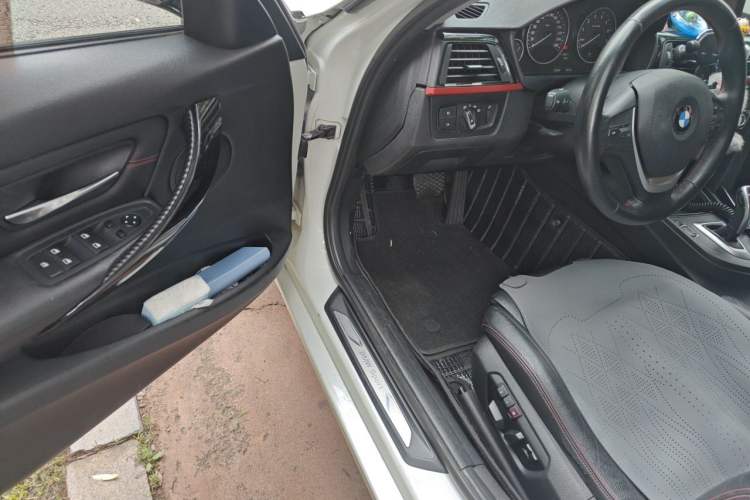 Used BMW 3 Series 2013 320i Sport Design Package Driver Seat