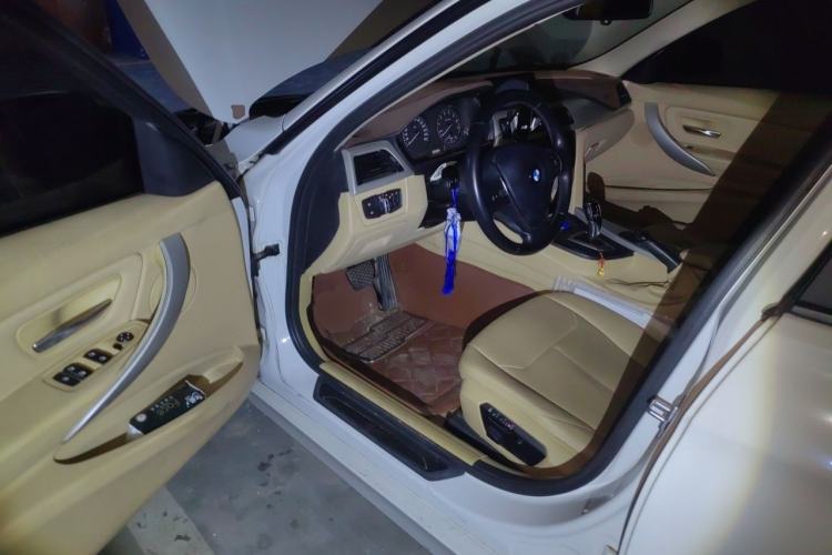 Used BMW 3 Series 2013 320i Active Edition Driver Seat