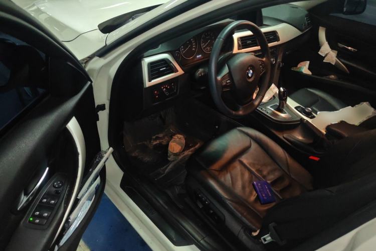 Used BMW 3 Series 2013 320i Sport Edition Driver Seat