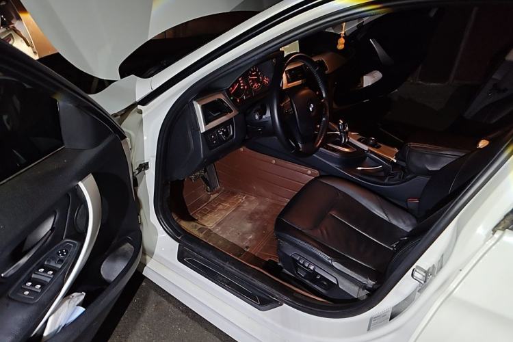 Used BMW 3 Series 2013 320i Sport Edition Driver Seat
