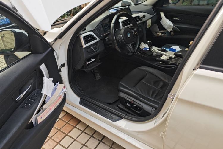 Used BMW 3 Series 2013 320i Sport Edition Driver Seat