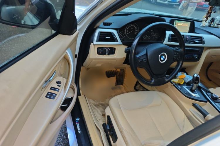 Used BMW 3 Series 2013 320i Sport Edition Driver Seat