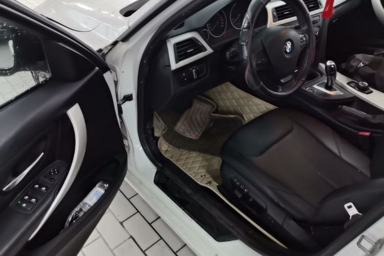 Used BMW 3 Series 2013 320i Active Edition Driver Seat