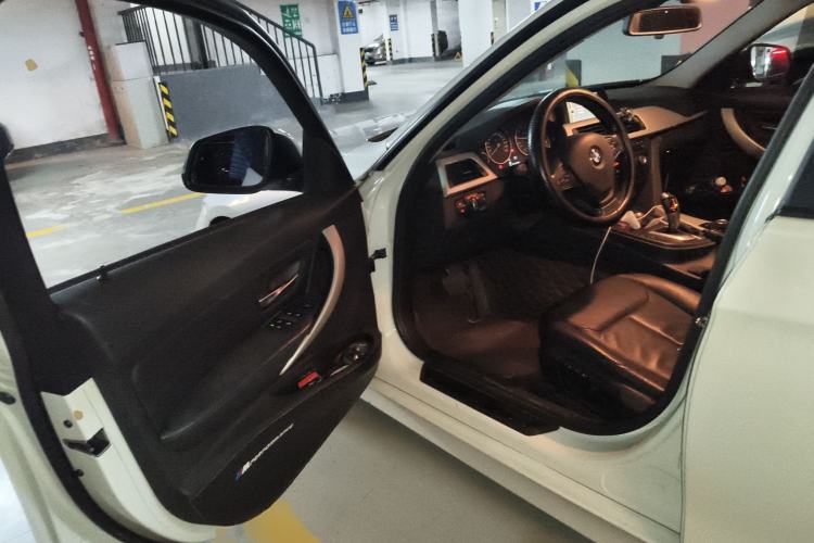 Used BMW 3 Series 2013 320i Sport Edition Driver Seat