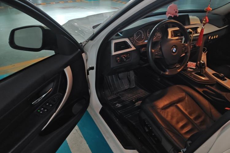 Used BMW 3 Series 2013 320i Sport Edition Driver Seat
